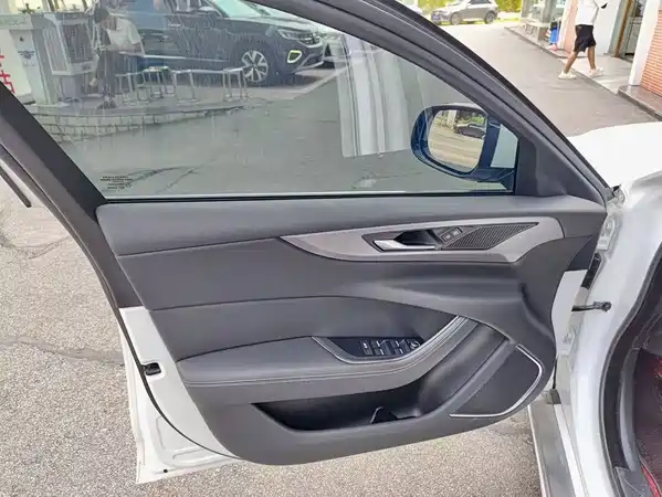 Jaguar XEL 2023