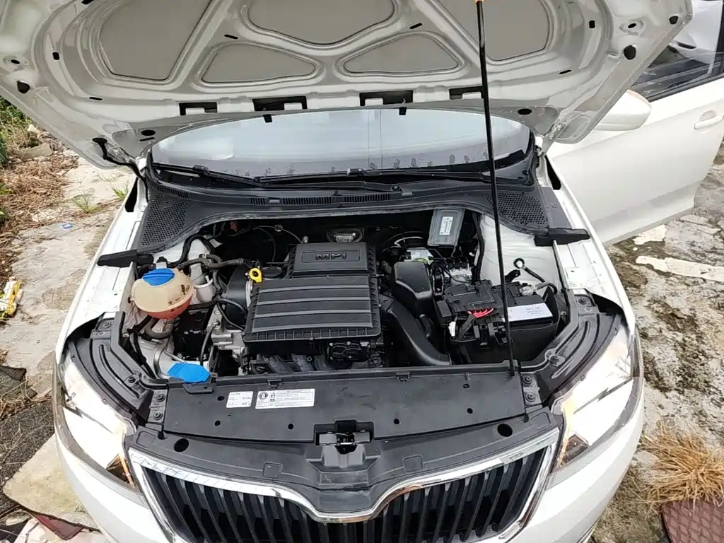 Skoda Rapid 2016 — фото 20