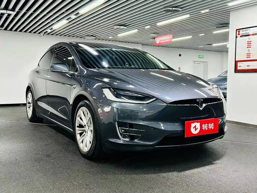 Tesla Model X 2018 — фото 3