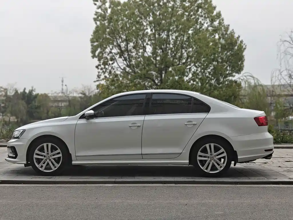 Volkswagen Sagitar 2019