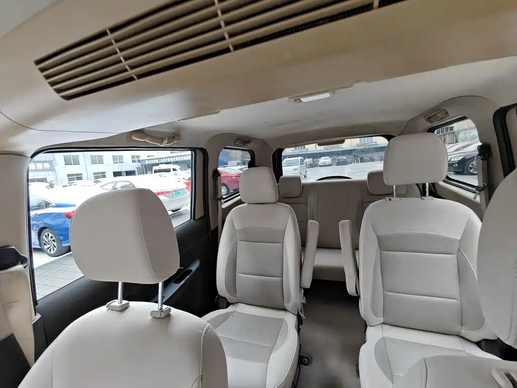 Wuling Hongguang 2015 — фото 16
