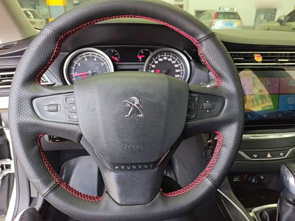 Peugeot 408 2015 — фото 11