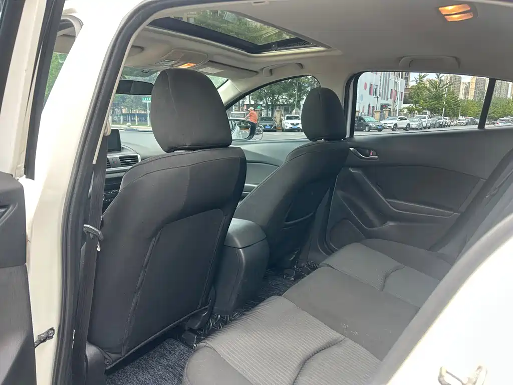 Mazda 3 Axela 2015 — фото 9