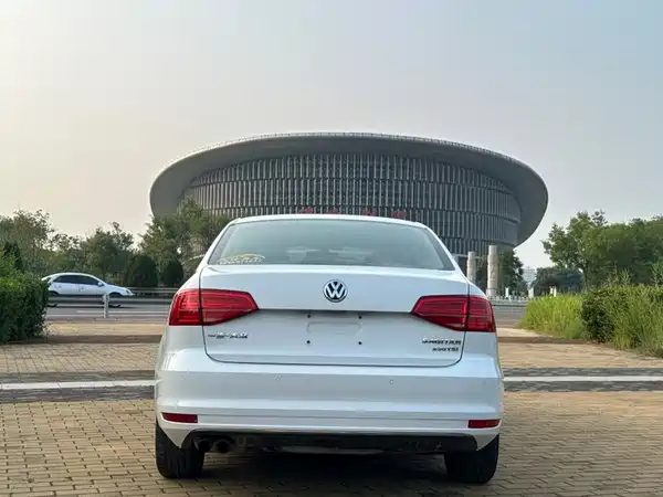 Volkswagen Sagitar 2016