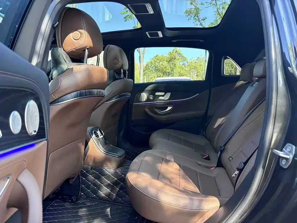 Mercedes-Benz E-Class 2022 — фото 5
