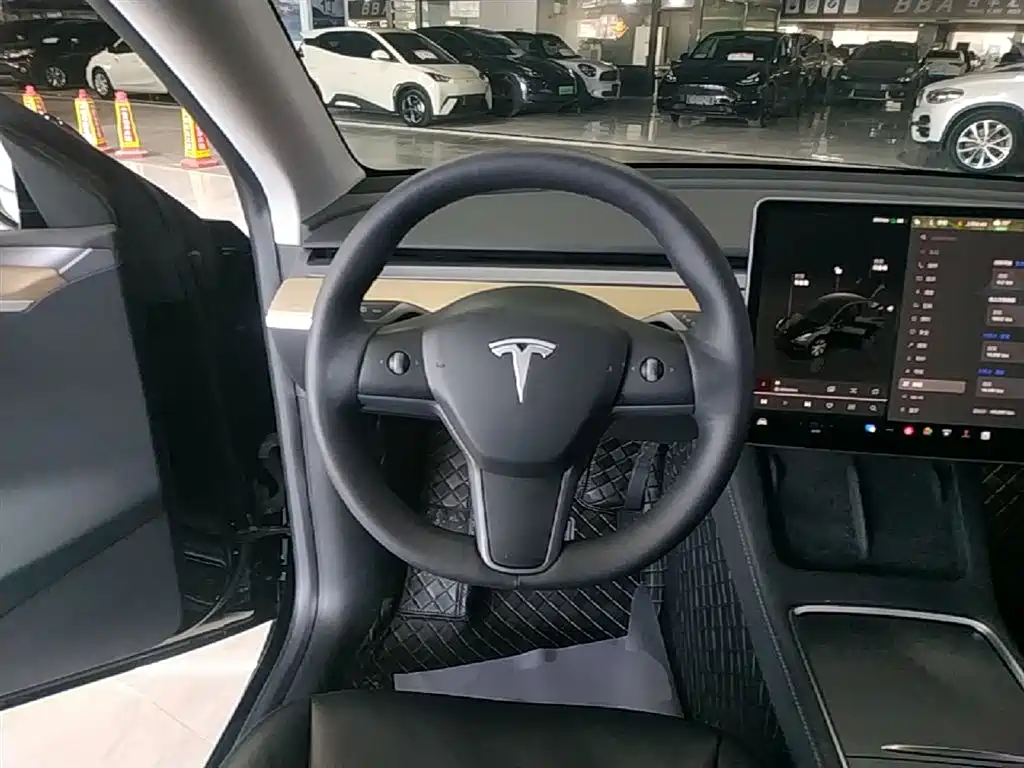 Tesla Model Y 2022 — фото 11