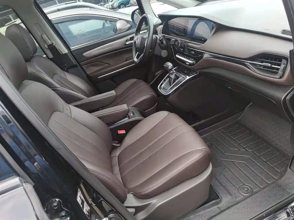GAC Motor Trumpchi M6 2019 — фото 25