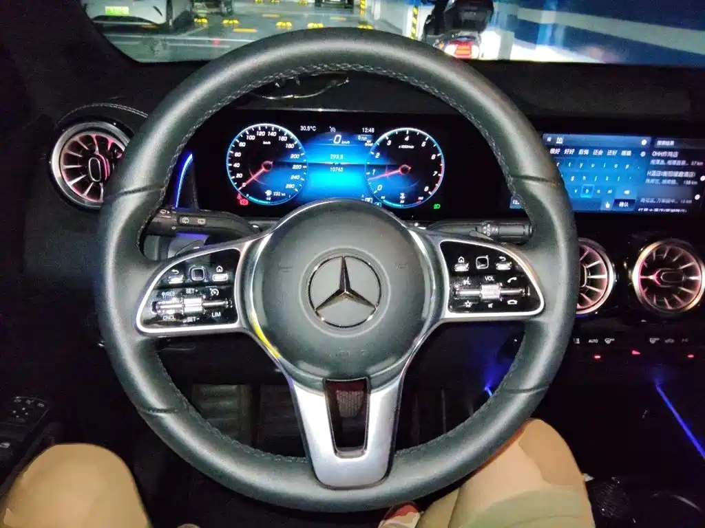Mercedes-Benz GLB 2023