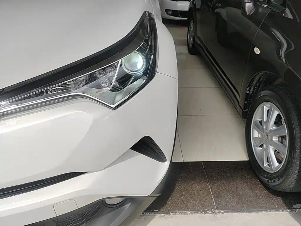 Toyota C-HR 2020 — фото 24