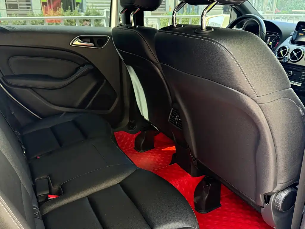 Mercedes-Benz B-Class 2017 — фото 13