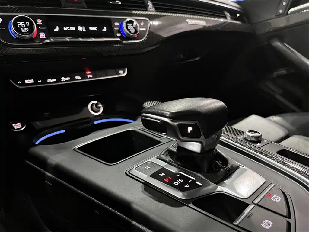 Audi A4L 2021 — фото 13