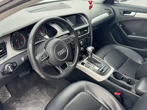 Audi A4L 2015
