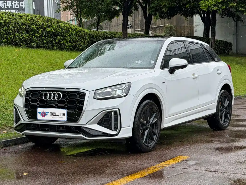 Audi Q2L 2022 — фото 1