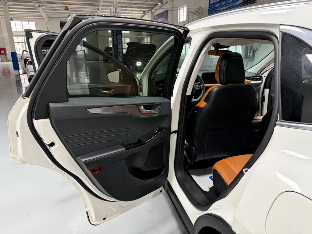 Ford Escape 2023 — фото 14
