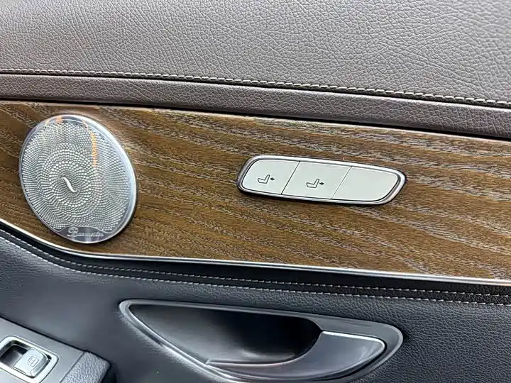 Mercedes-Benz GLC 2020 — фото 12