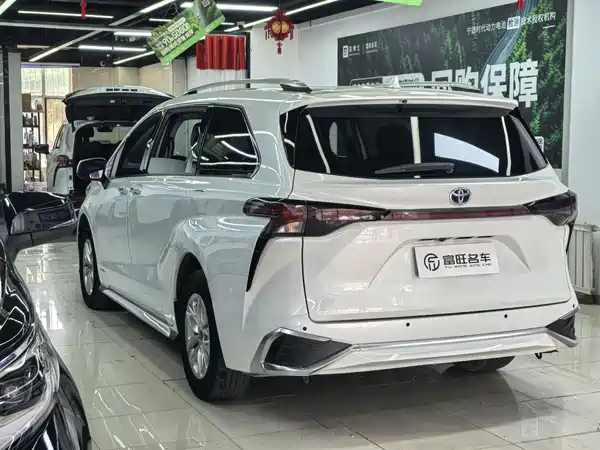Toyota Granvia 2023
