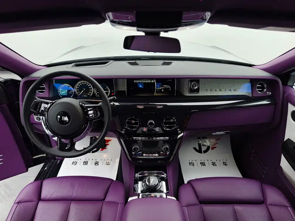 Rolls-Royce Phantom 2021 — фото 10