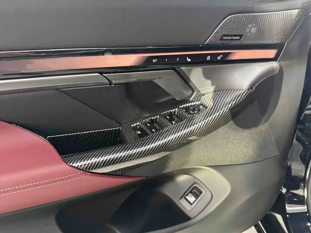 BMW 5 Series 2025 — фото 15