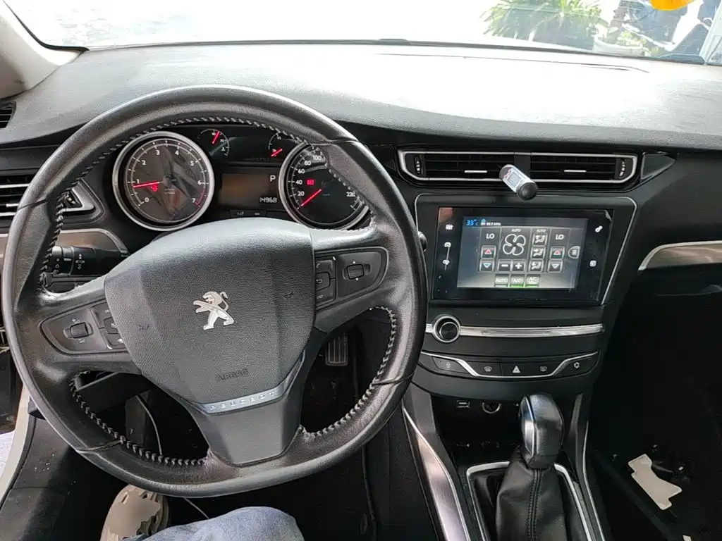 Peugeot 408 2016 — фото 10