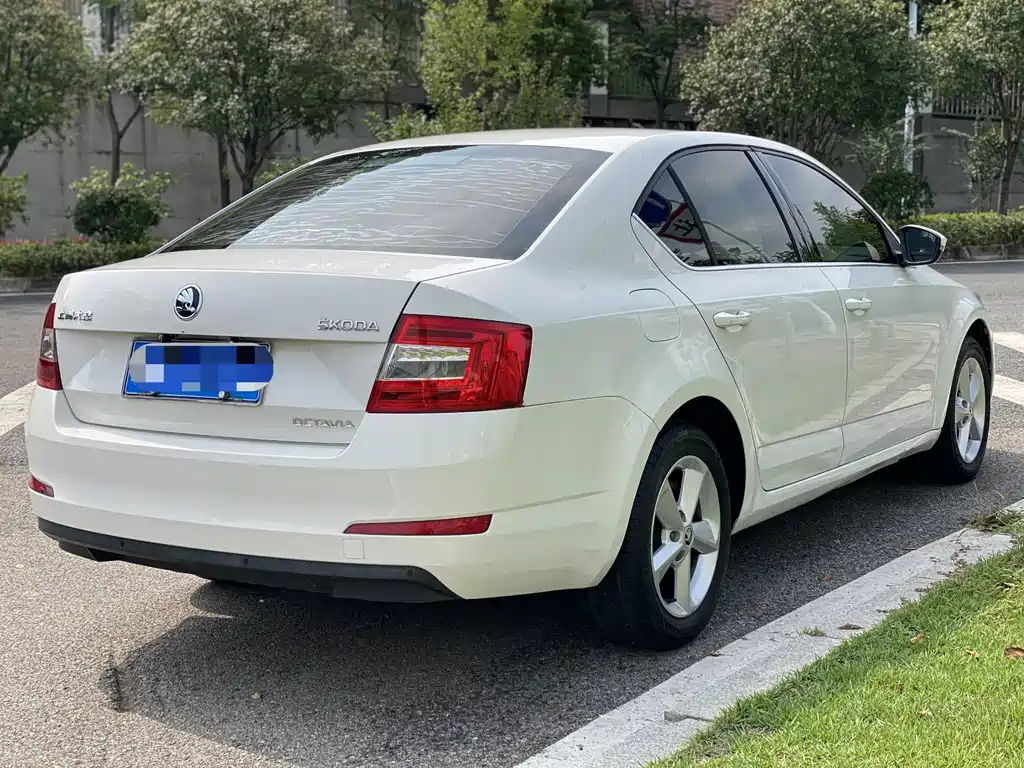 Skoda Octavia 2015 — фото 7