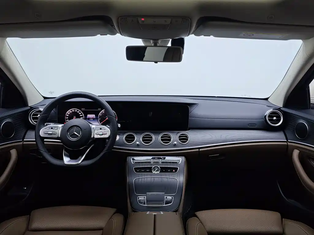 Mercedes-Benz E-Class 2019 — фото 12