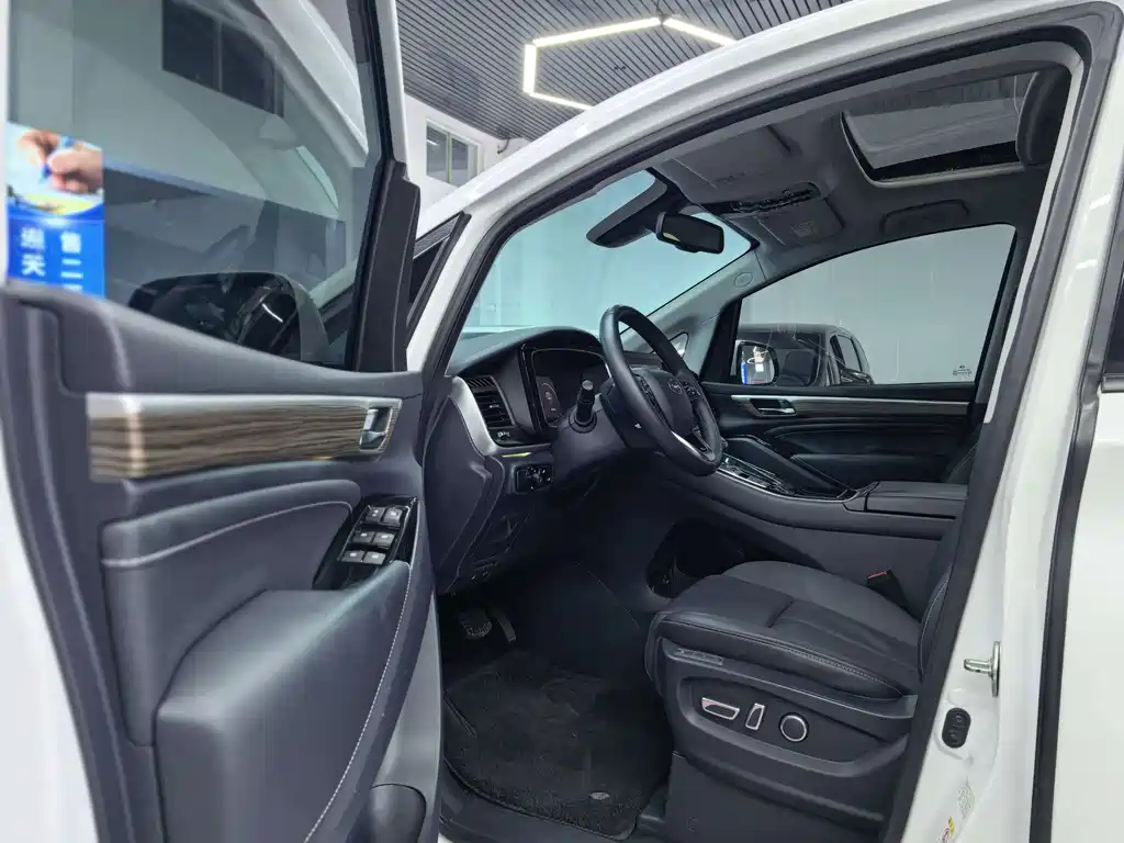GAC Trumpchi M8 2022 — фото 4