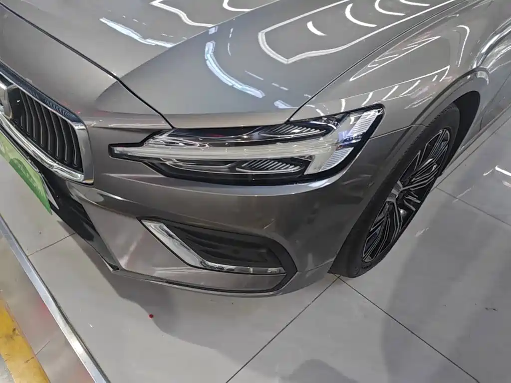 Volvo S60 2022 — фото 24