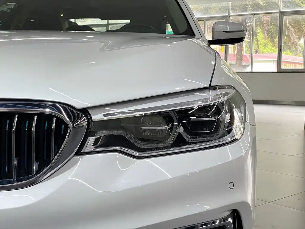 BMW 5 Series New Energy 2019 — фото 8