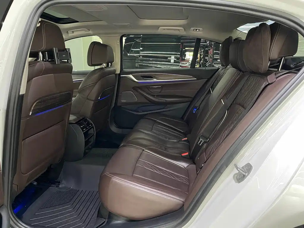 BMW 5 Series New Energy 2019 — фото 14