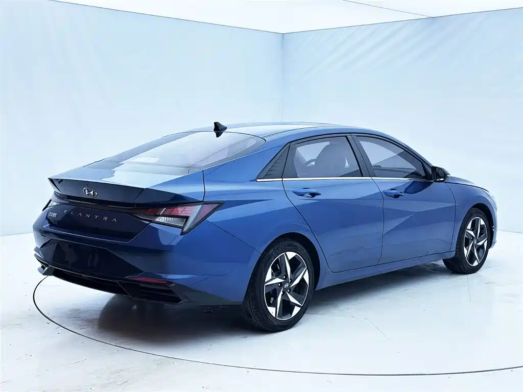Hyundai Elantra 2022 — фото 6