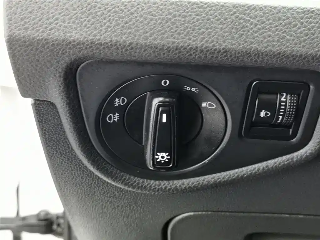 Volkswagen Touran 2018 — фото 21
