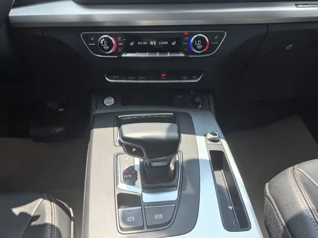 Audi Q5L 2019 — фото 16