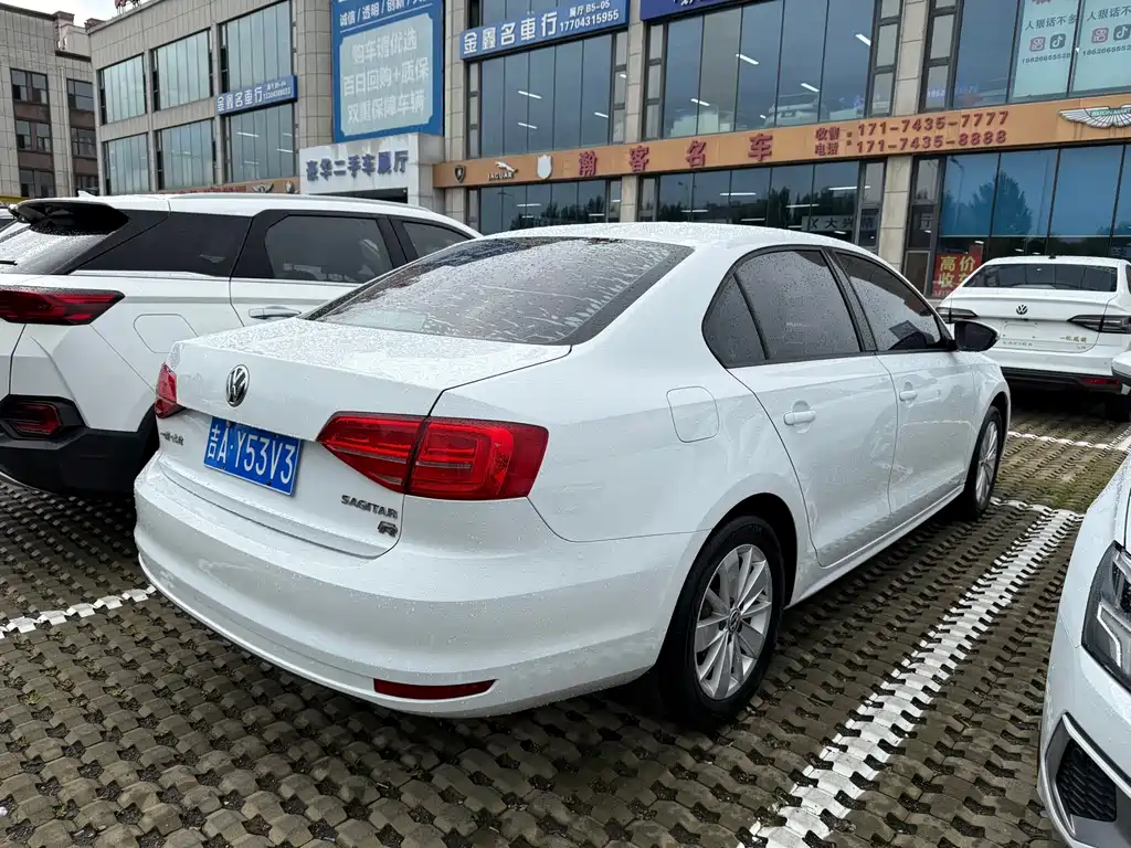Volkswagen Sagitar 2016