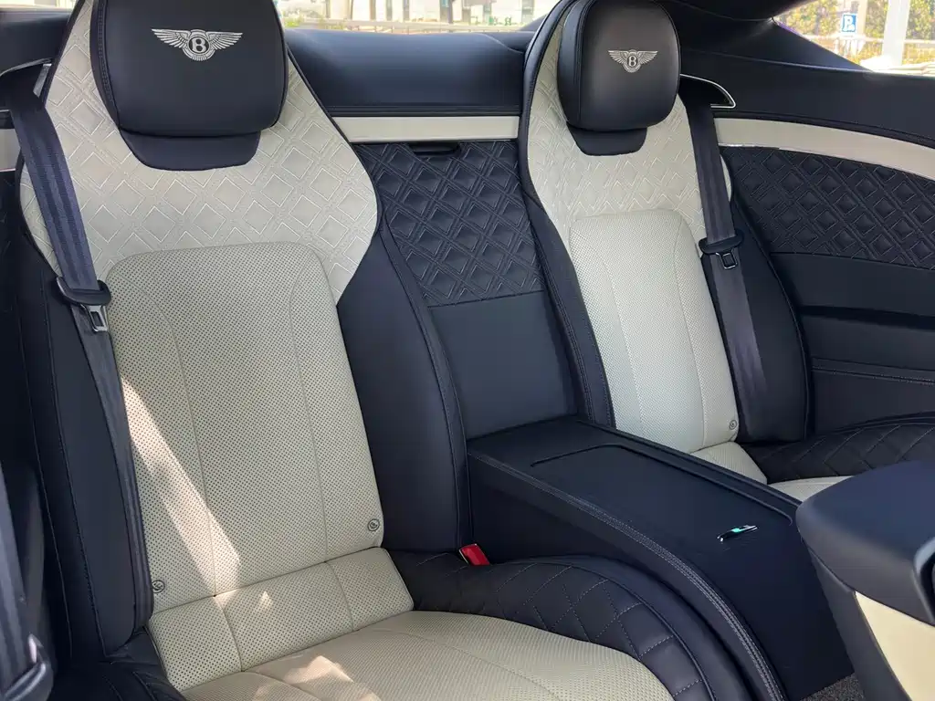 Bentley Continental 2020 — фото 15
