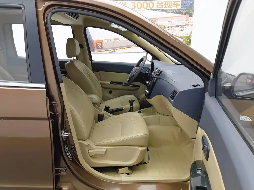 Wuling Hongguang 2015 — фото 23