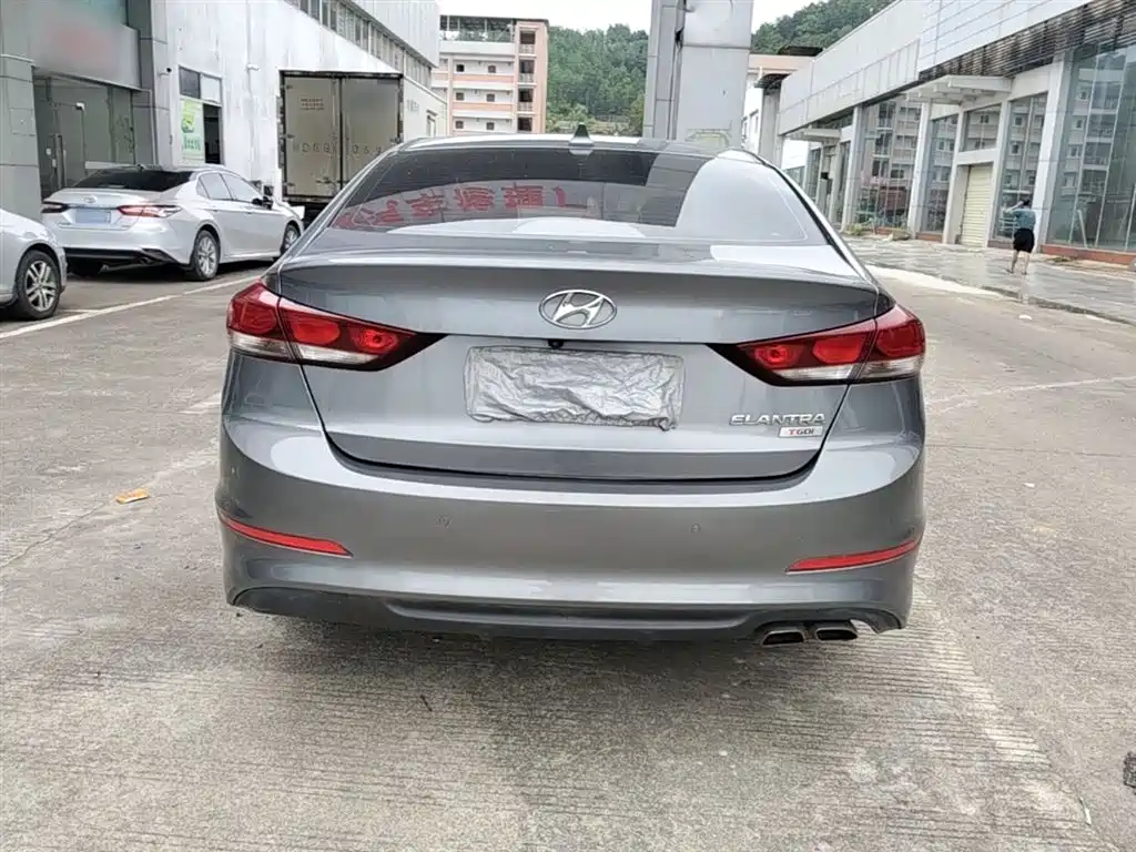 Hyundai Elantra 2018 — фото 6