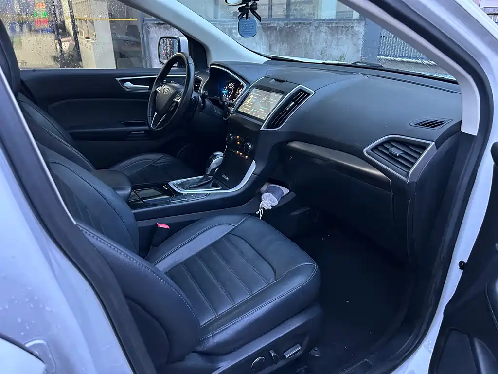 Ford Edge 2018 — фото 16