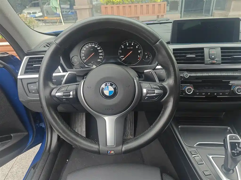 BMW 3 Series 2019 — фото 11