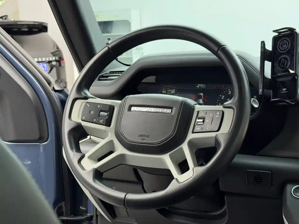 Land Rover Defender 2022 — фото 13