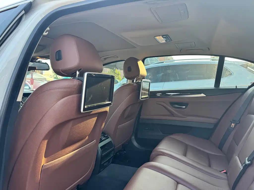 BMW 5 Series 2016 — фото 11