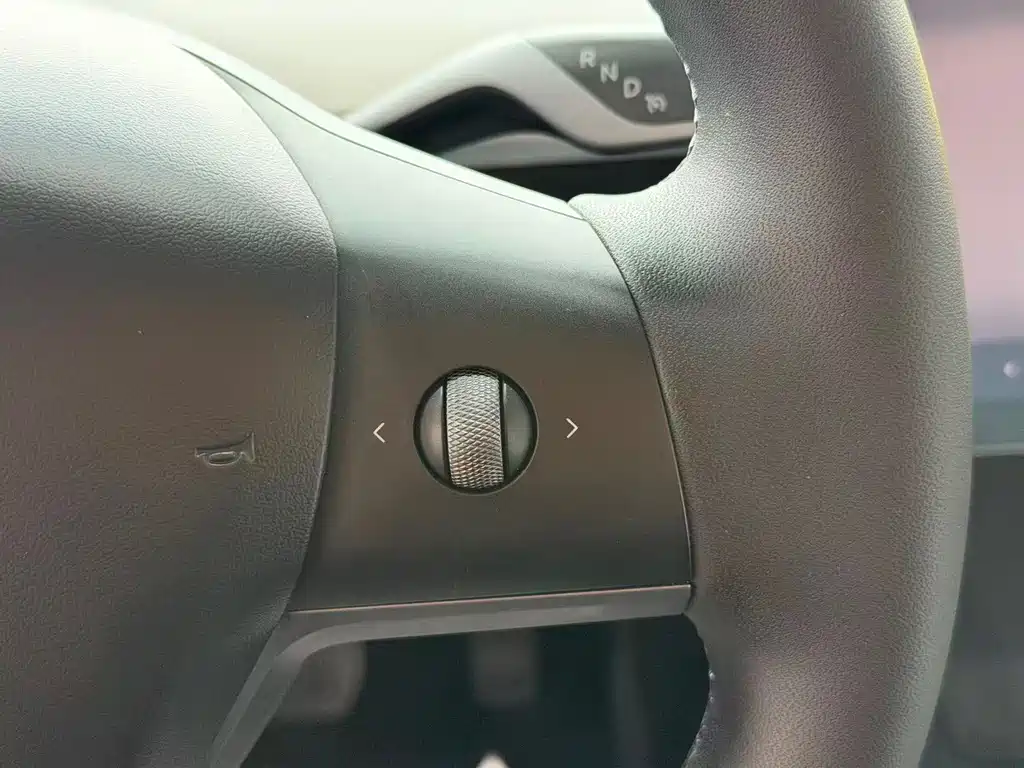 Tesla Model Y 2022 — фото 11