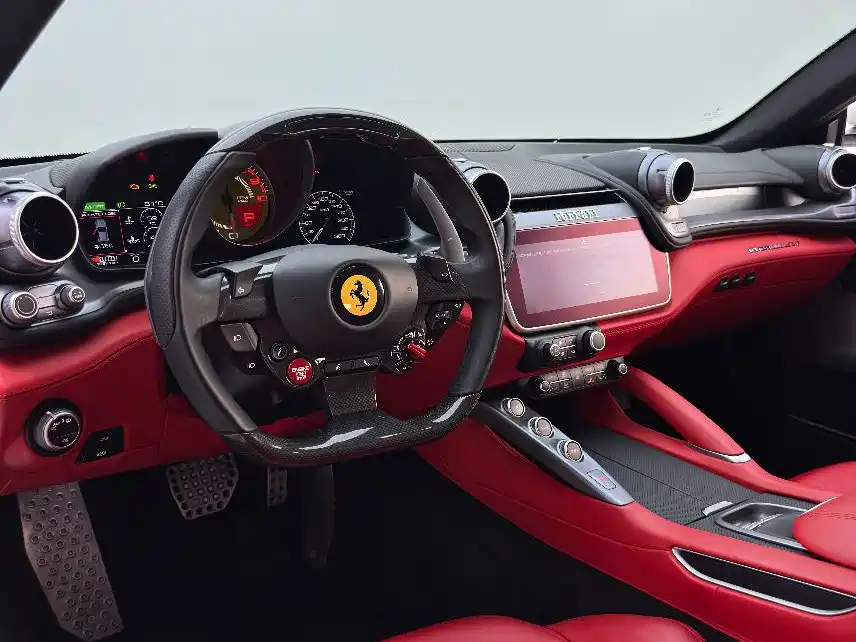 Ferrari GTC4Lusso 2019 — фото 15