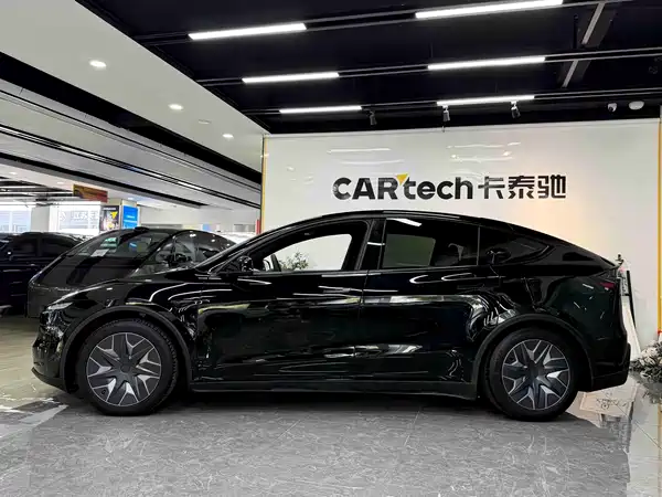 Tesla Model Y L 2026