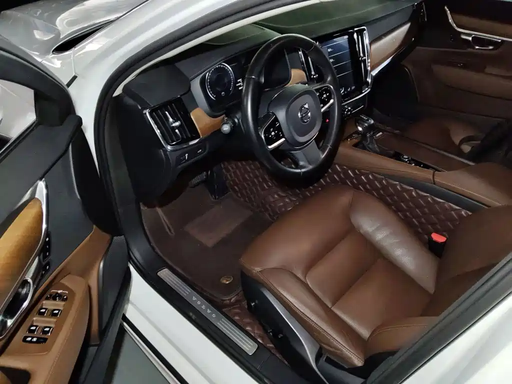 Volvo S90 2019 — фото 12