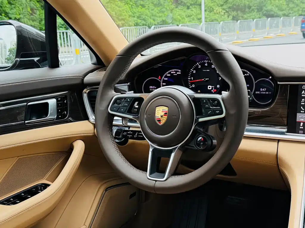 Porsche Panamera 2017 — фото 14