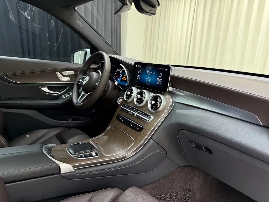 Mercedes-Benz GLC 2020 — фото 27