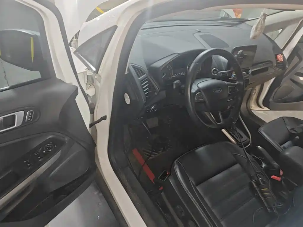 Ford EcoSport 2018 — фото 16