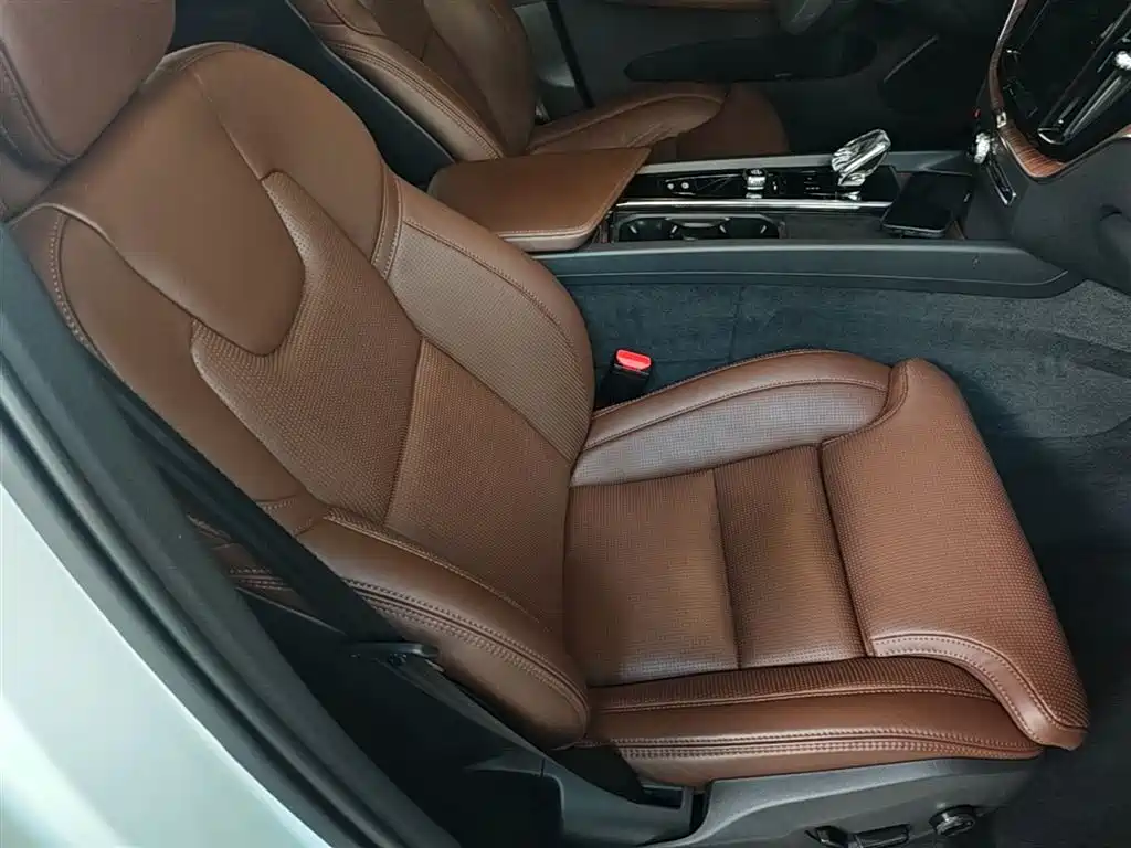 Volvo XC60 PHEV 2024 — фото 25