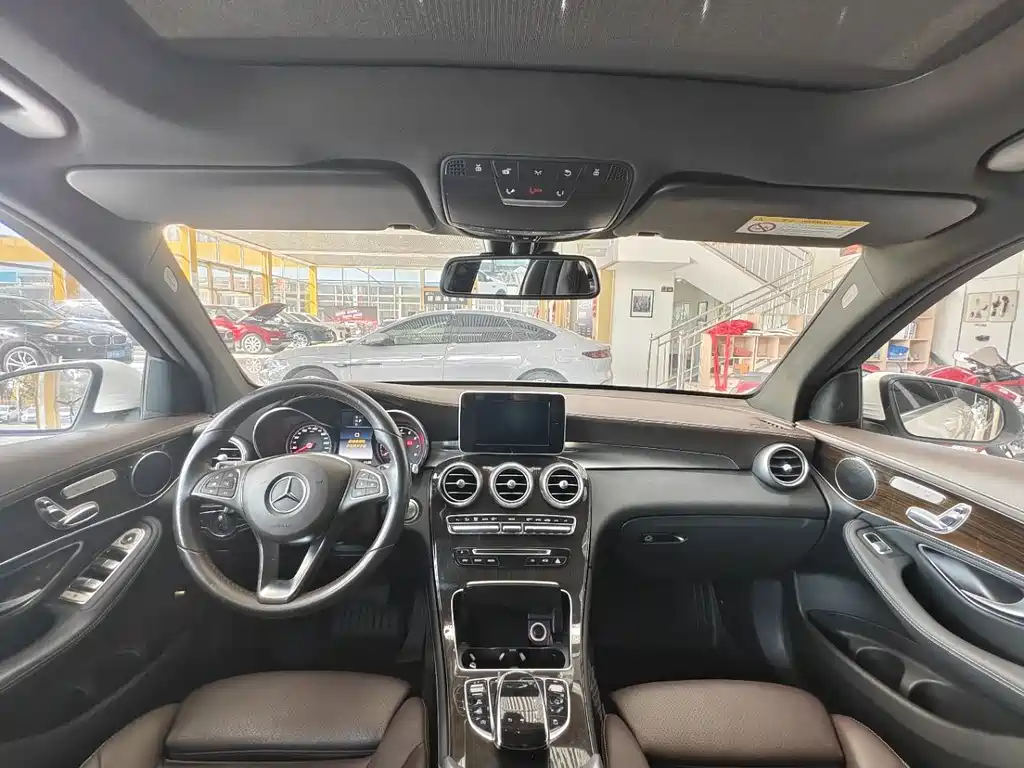 Mercedes-Benz GLC 2017 — фото 15