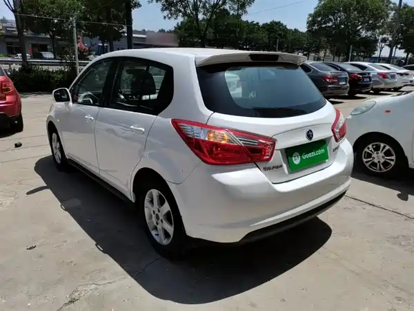 Venucia R50 2015